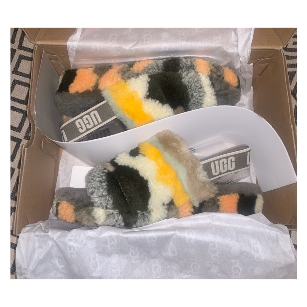 NWOT Olive 🫒 Ugg Fluff Yeah Slides Collegiate